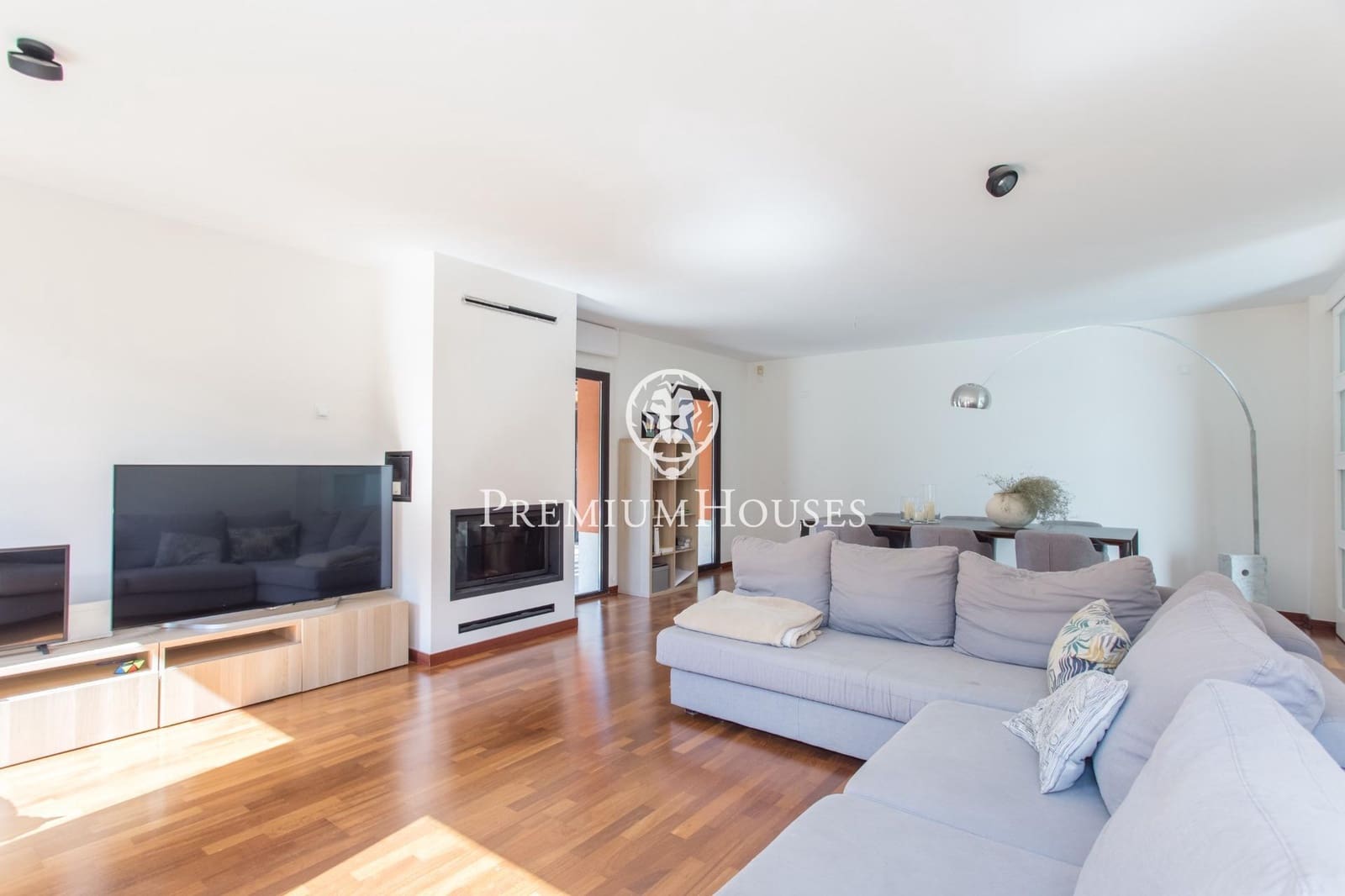 4 makuuhuone Huvila myytävänä paikassa Vallromanes mukana uima-altaan 
autotalli - 690 000 € (Ref: 9205085)