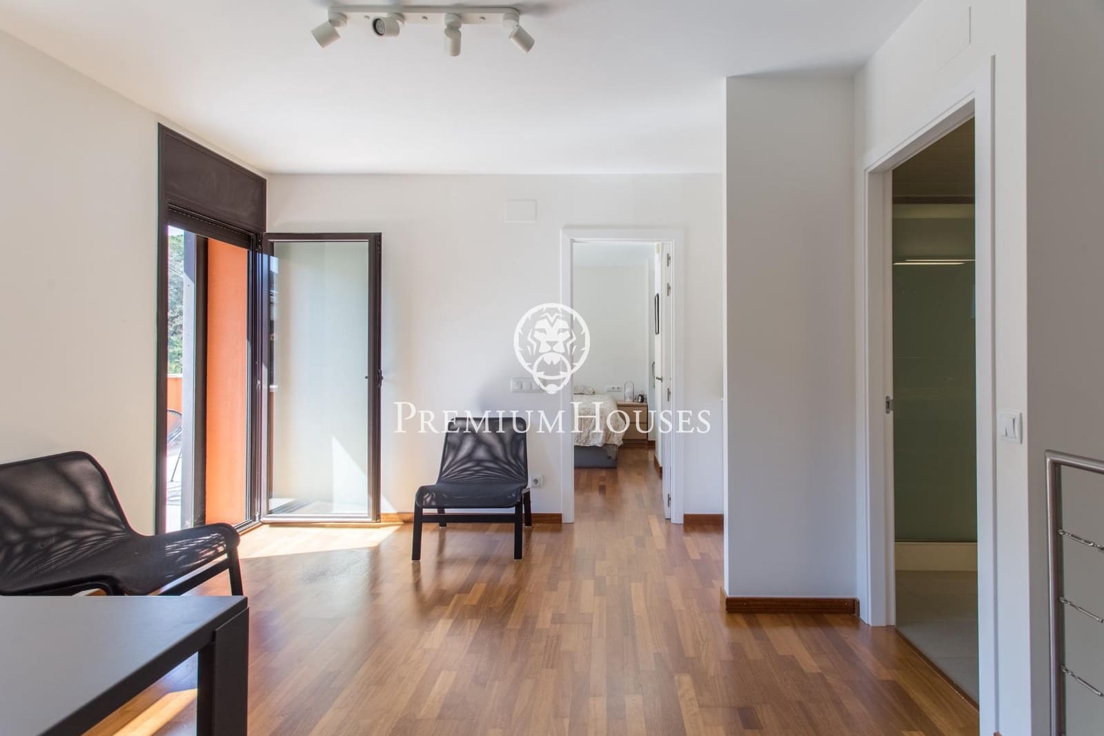 4 makuuhuone Huvila myytävänä paikassa Vallromanes mukana uima-altaan 
autotalli - 690 000 € (Ref: 9205085)