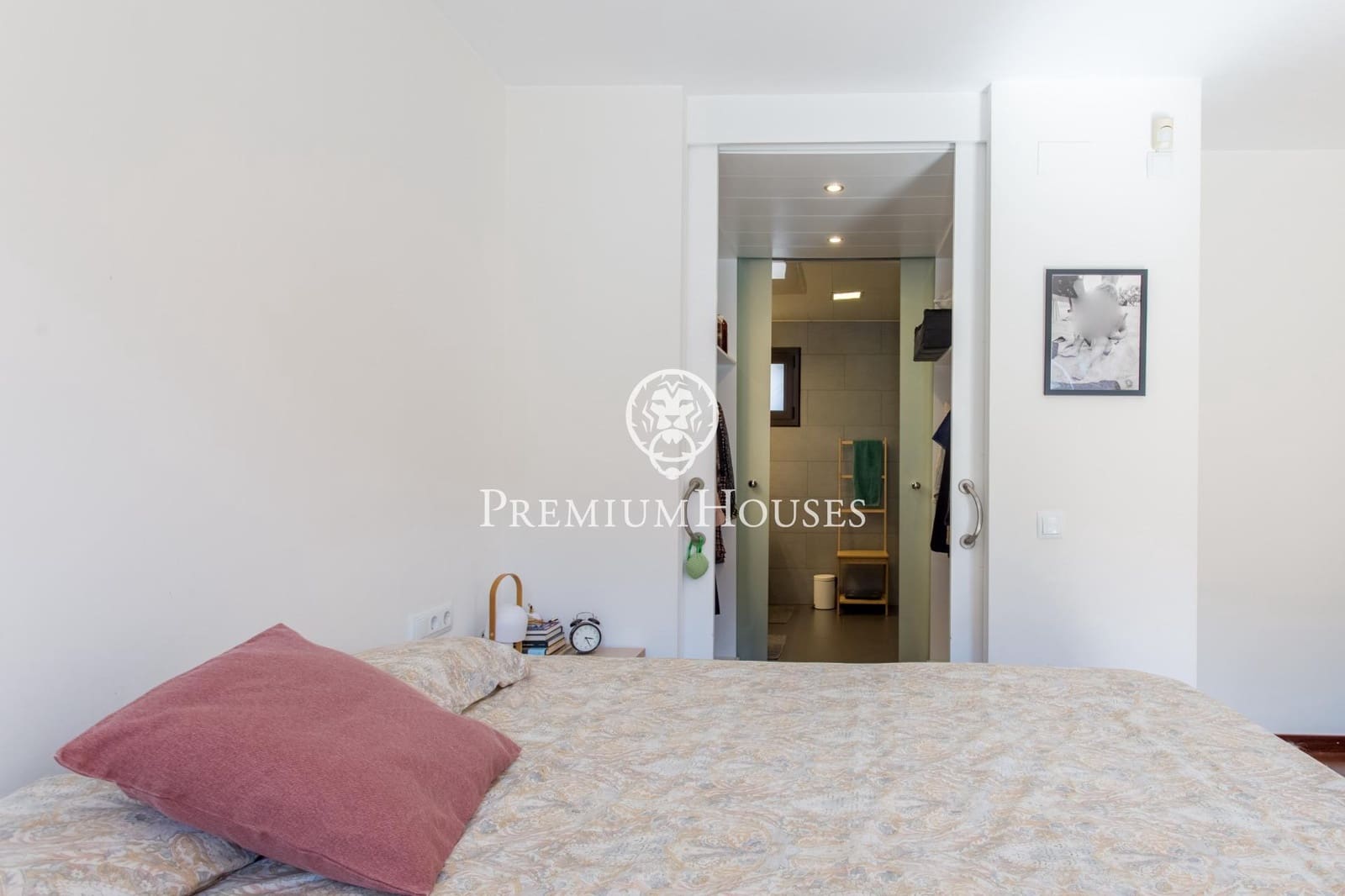 4 makuuhuone Huvila myytävänä paikassa Vallromanes mukana uima-altaan 
autotalli - 690 000 € (Ref: 9205085)