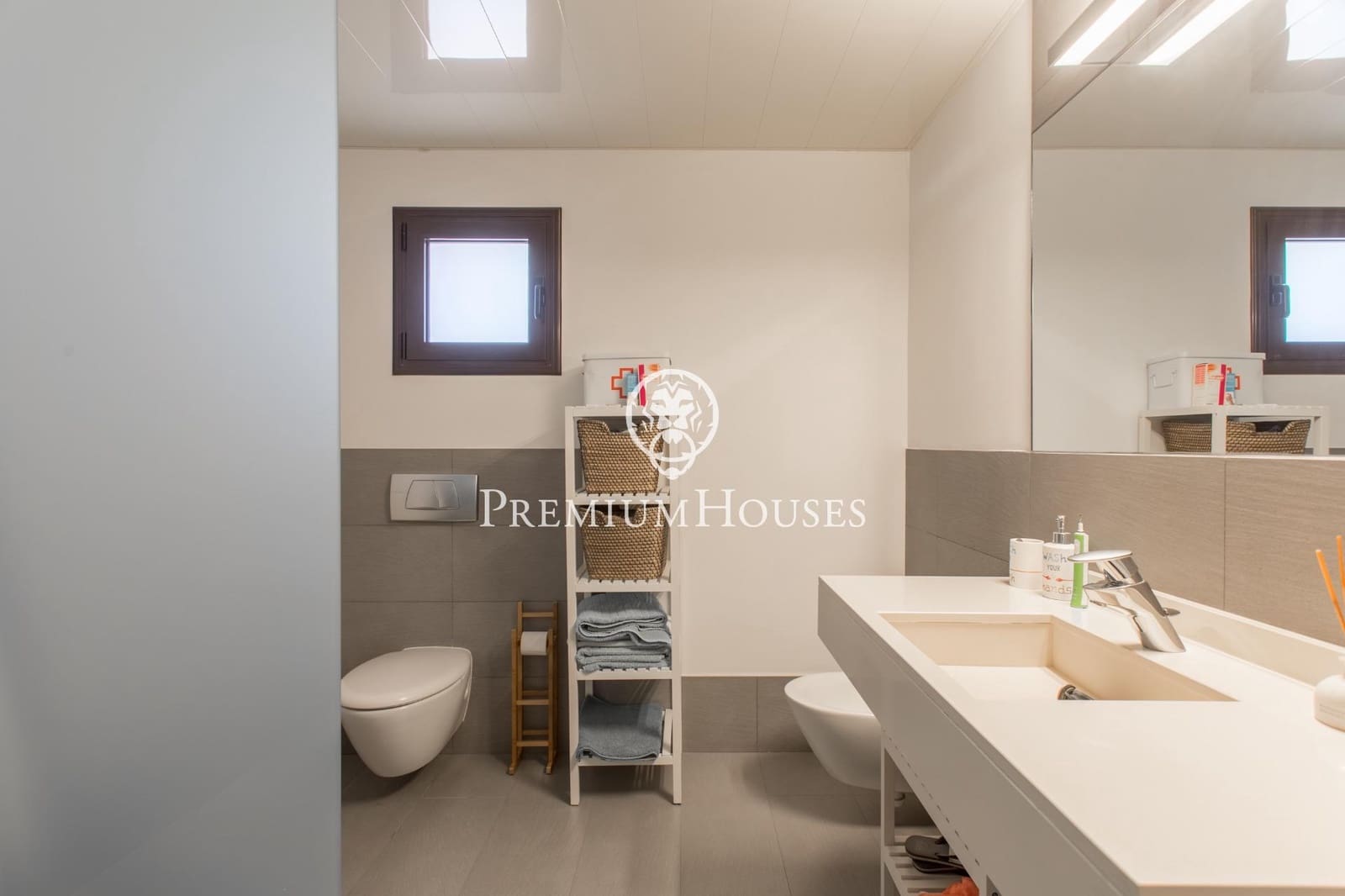 4 makuuhuone Huvila myytävänä paikassa Vallromanes mukana uima-altaan 
autotalli - 690 000 € (Ref: 9205085)