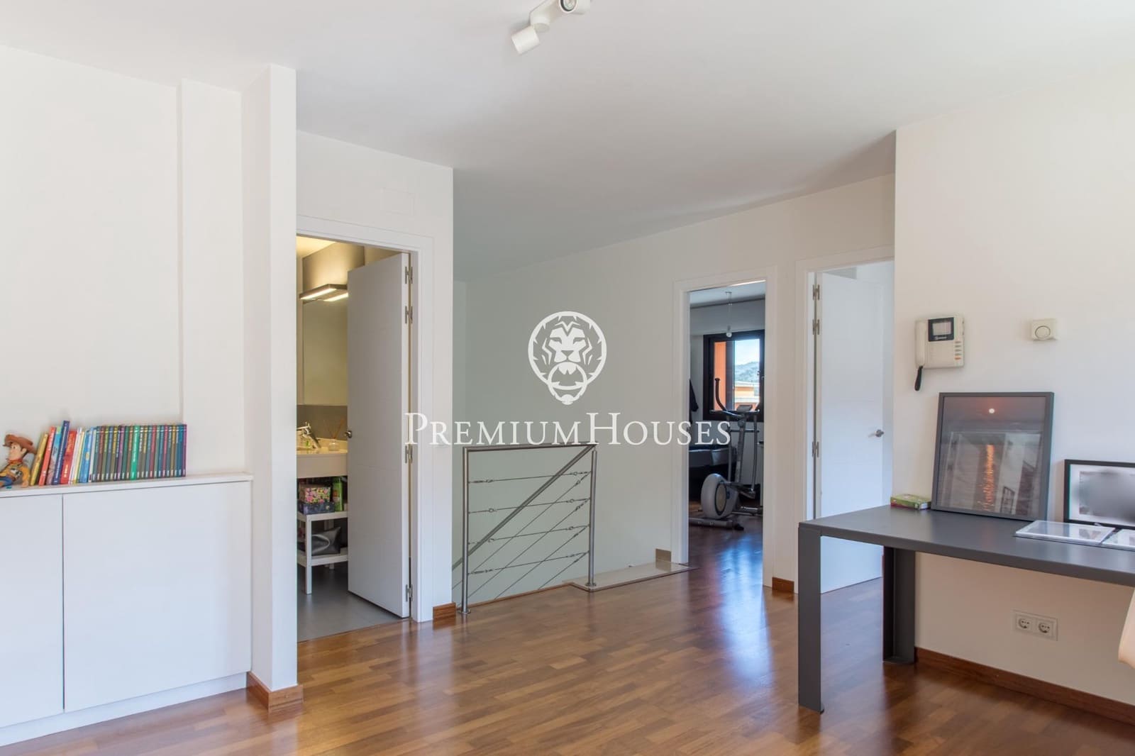 4 makuuhuone Huvila myytävänä paikassa Vallromanes mukana uima-altaan 
autotalli - 690 000 € (Ref: 9205085)