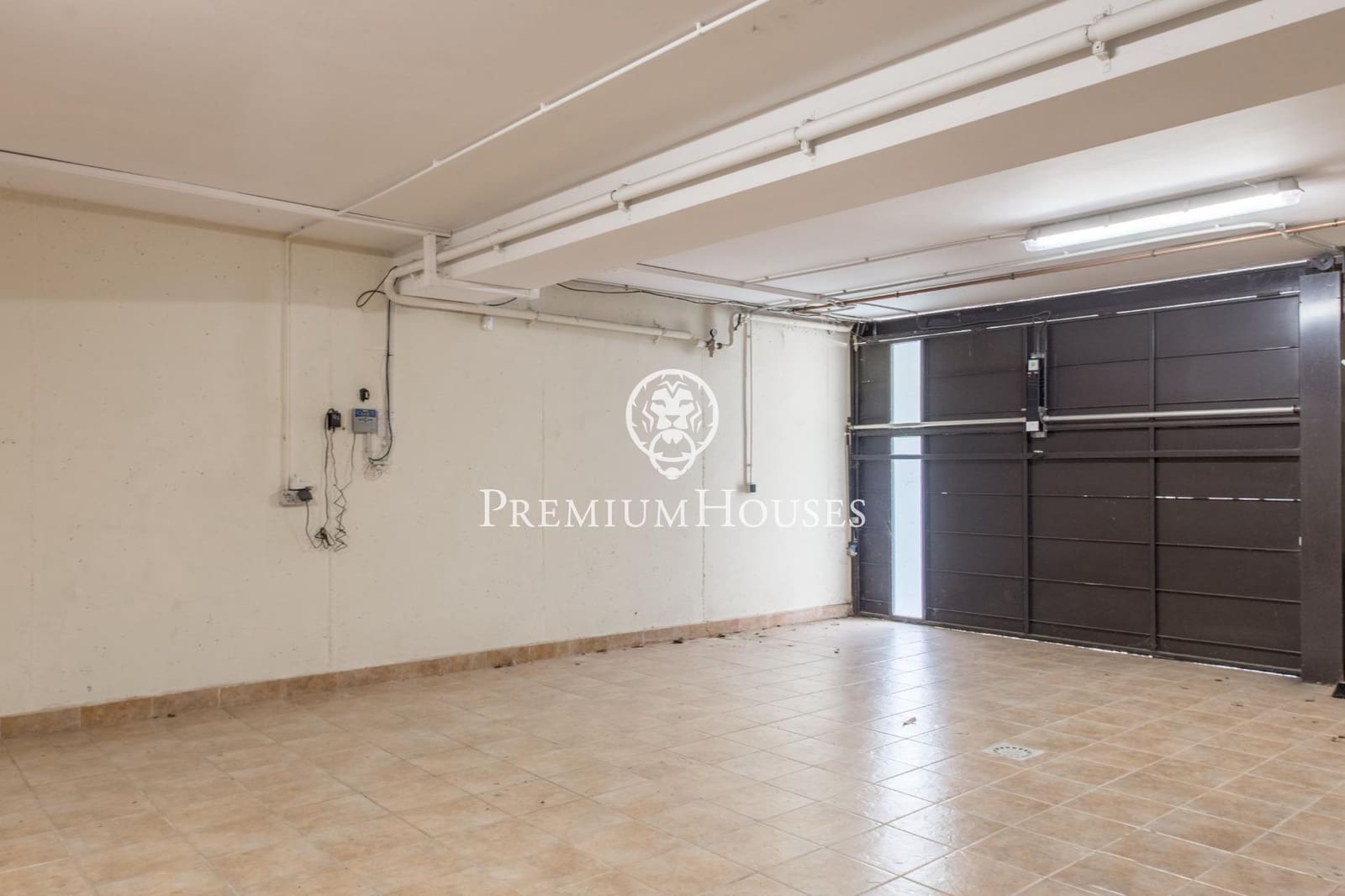 4 makuuhuone Huvila myytävänä paikassa Vallromanes mukana uima-altaan 
autotalli - 690 000 € (Ref: 9205085)