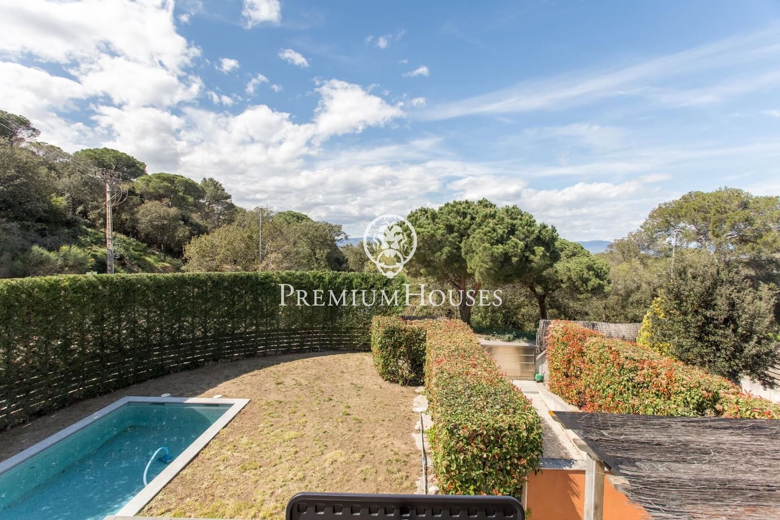 4 makuuhuone Huvila myytävänä paikassa Vallromanes mukana uima-altaan 
autotalli - 690 000 € (Ref: 9205085)