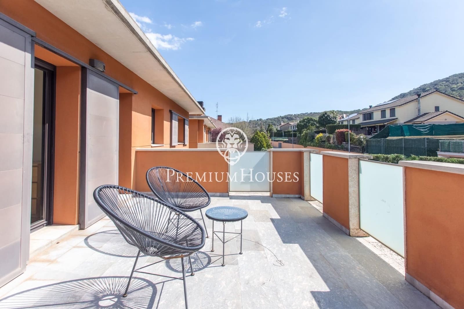 4 makuuhuone Huvila myytävänä paikassa Vallromanes mukana uima-altaan 
autotalli - 690 000 € (Ref: 9205085)