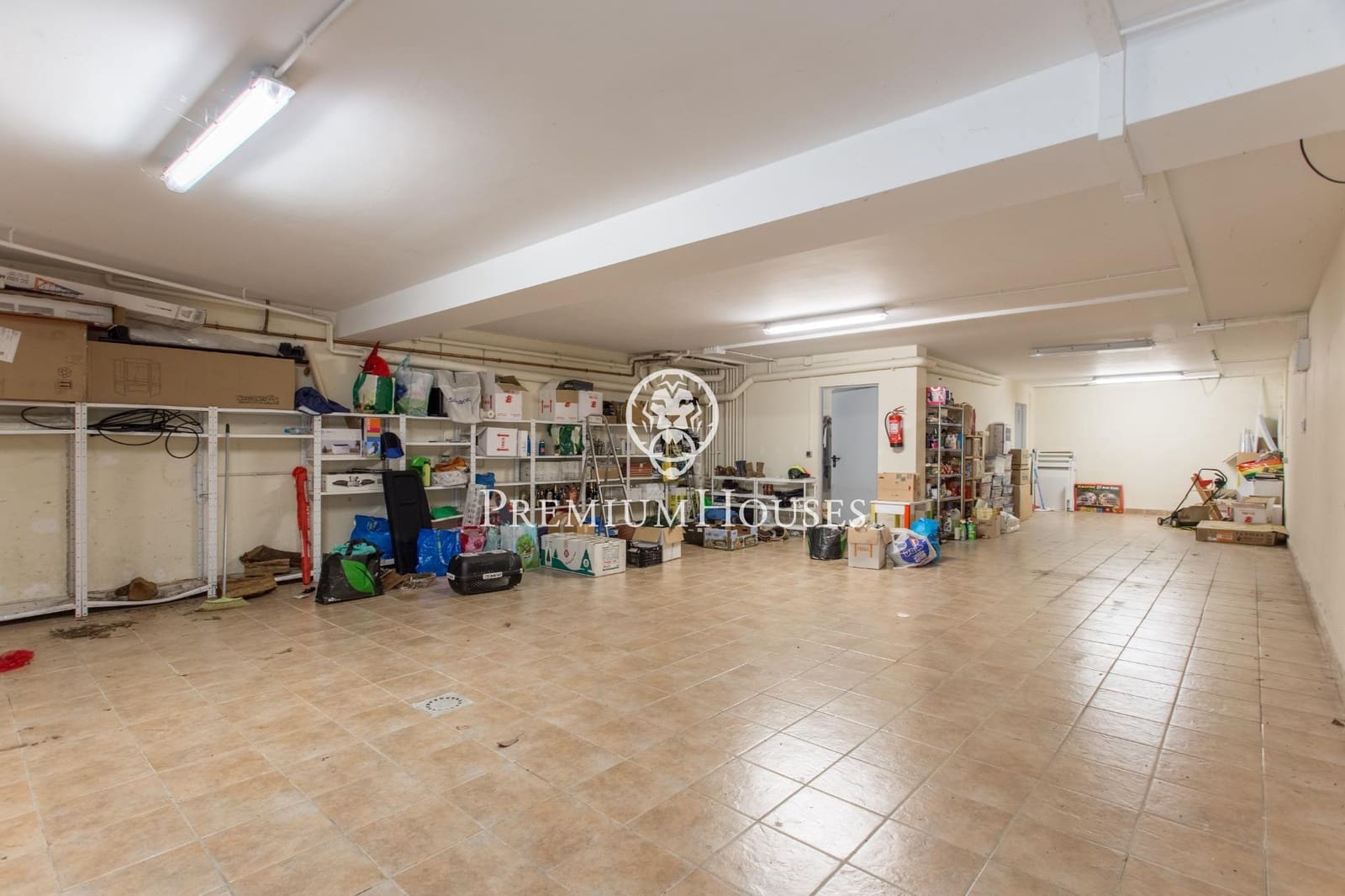 4 makuuhuone Huvila myytävänä paikassa Vallromanes mukana uima-altaan 
autotalli - 690 000 € (Ref: 9205085)