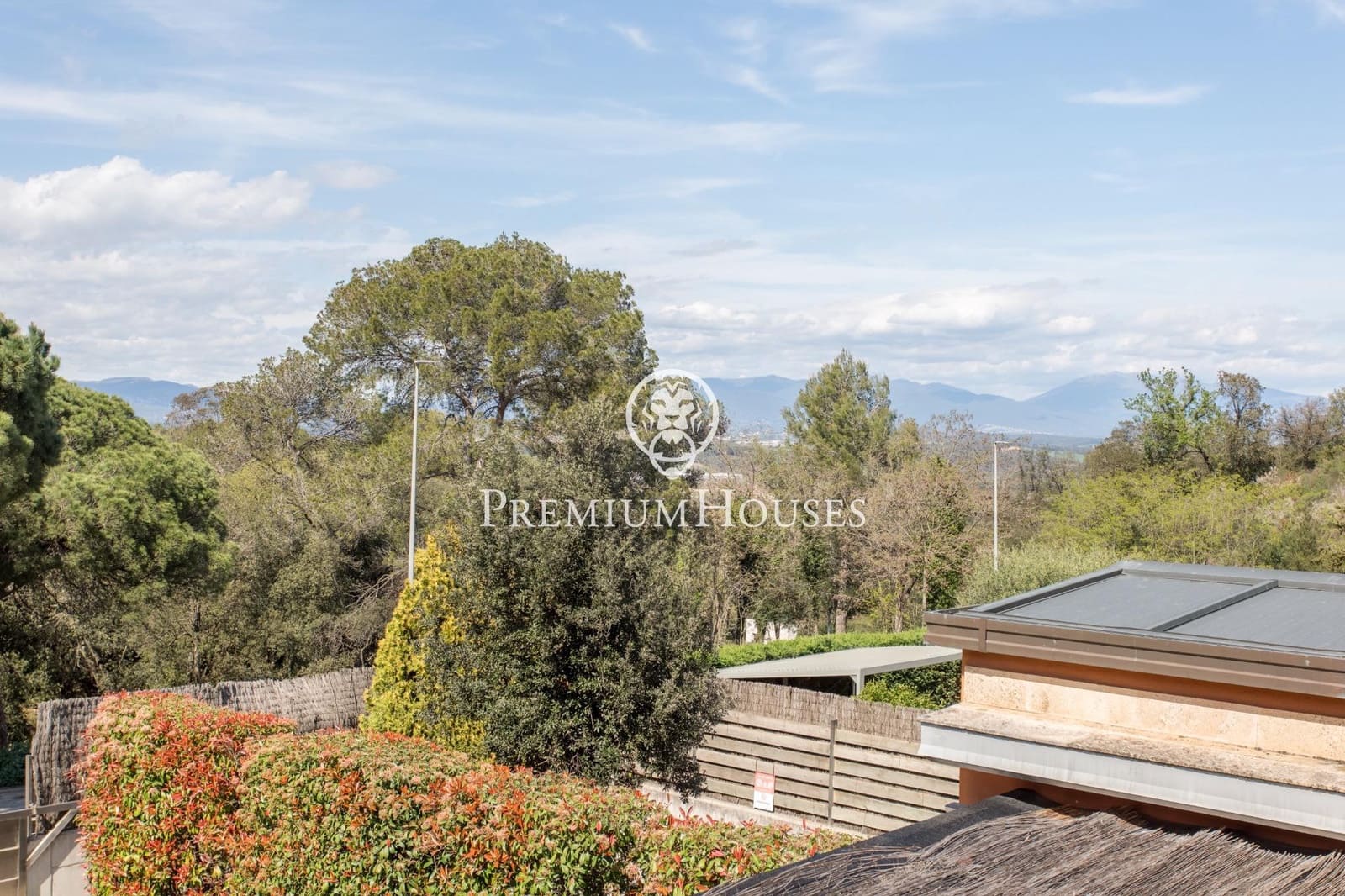 4 makuuhuone Huvila myytävänä paikassa Vallromanes mukana uima-altaan 
autotalli - 690 000 € (Ref: 9205085)