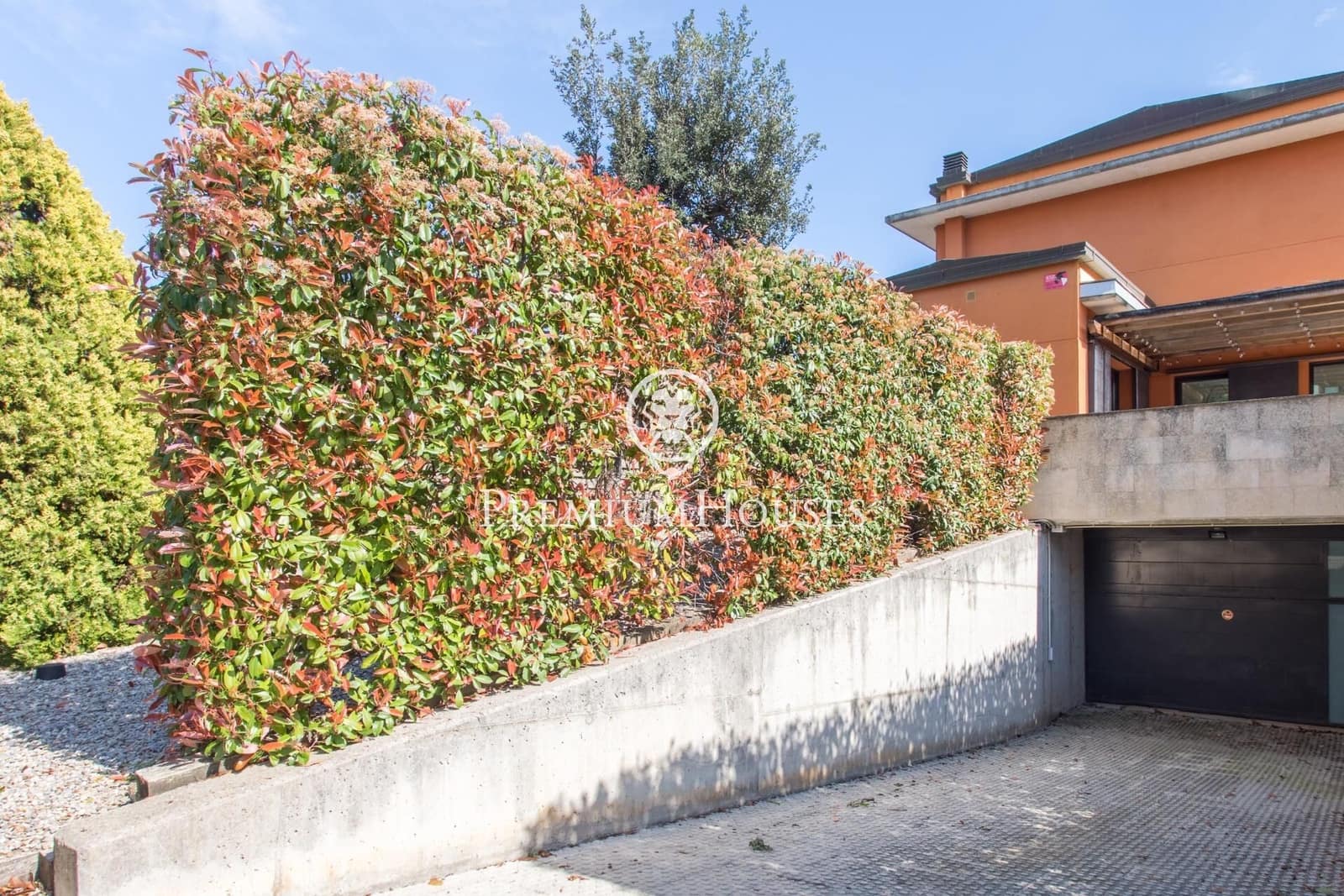 4 makuuhuone Huvila myytävänä paikassa Vallromanes mukana uima-altaan 
autotalli - 690 000 € (Ref: 9205085)