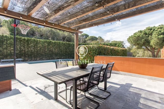 4 soverom Villa til salgs i Vallromanes med svømmebasseng garasje - € 690 000 (Ref: 9205085)