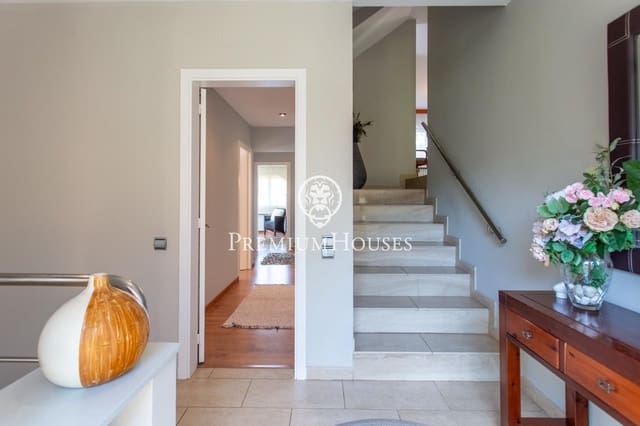 4 soverom Villa til salgs i Alella med svømmebasseng garasje - € 1 250 000 (Ref: 9205089)