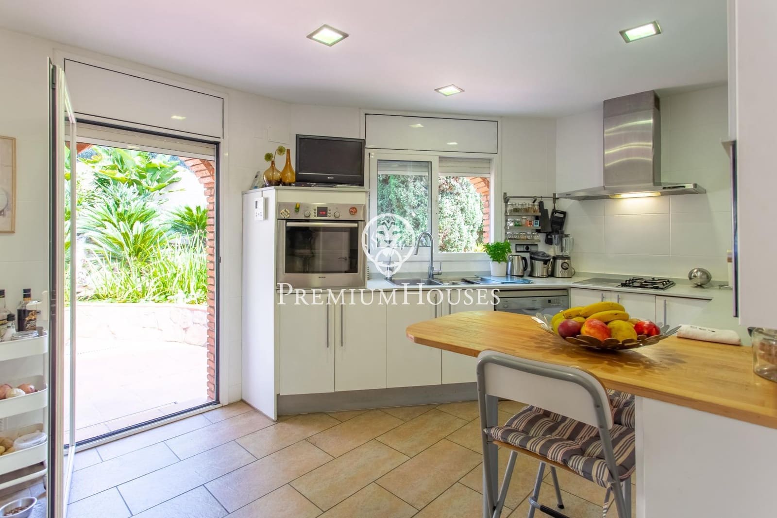 4 soveværelse Villa til salg i Alella med swimmingpool garage - € 1.250.000 (Ref: 9205089)