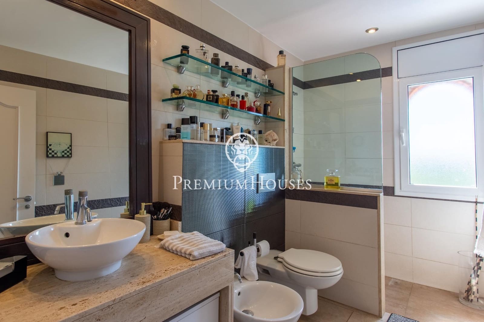 4 bedroom Villa for sale in Alella with pool garage - € 1,190,000 (Ref: 9205089)