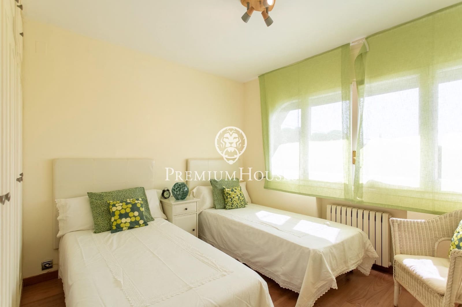 4 bedroom Villa for sale in Alella with pool garage - € 1,190,000 (Ref: 9205089)