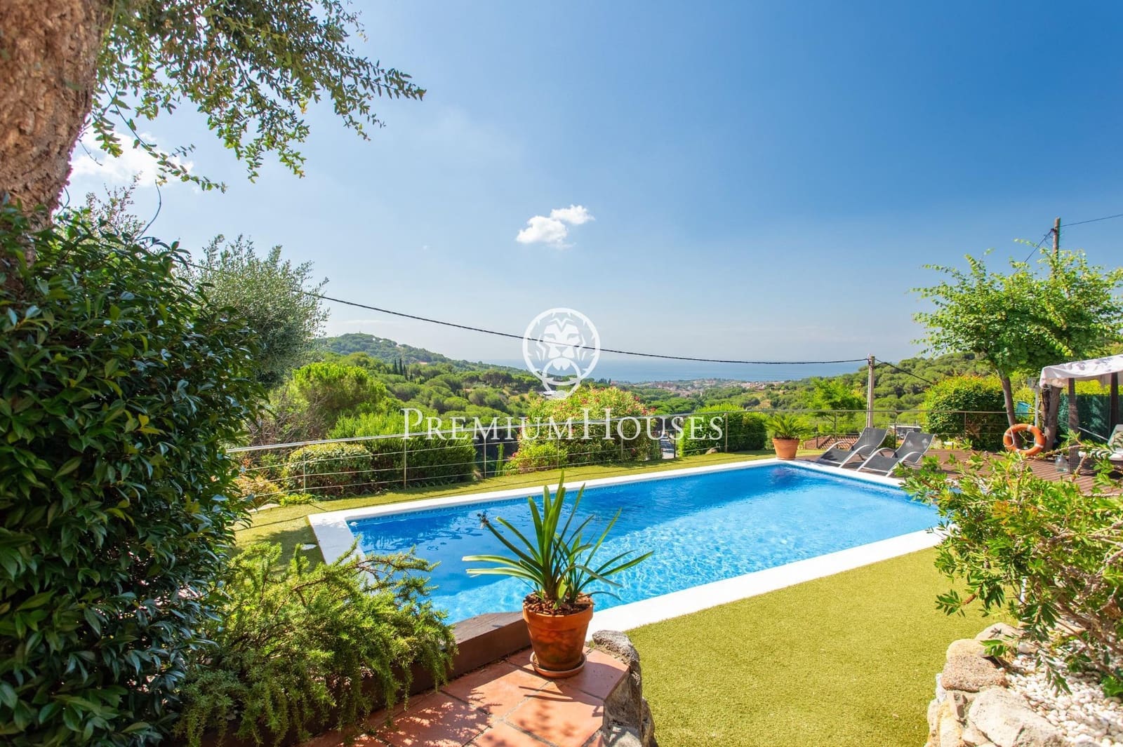 4 bedroom Villa for sale in Alella with pool garage - € 1,190,000 (Ref: 9205089)