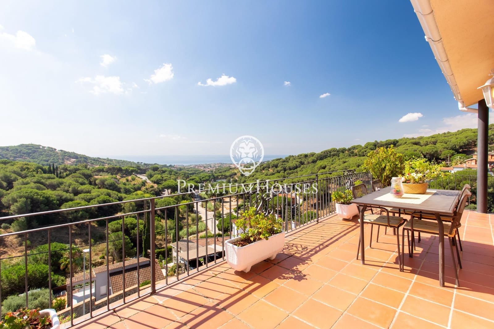 4 bedroom Villa for sale in Alella with pool garage - € 1,190,000 (Ref: 9205089)