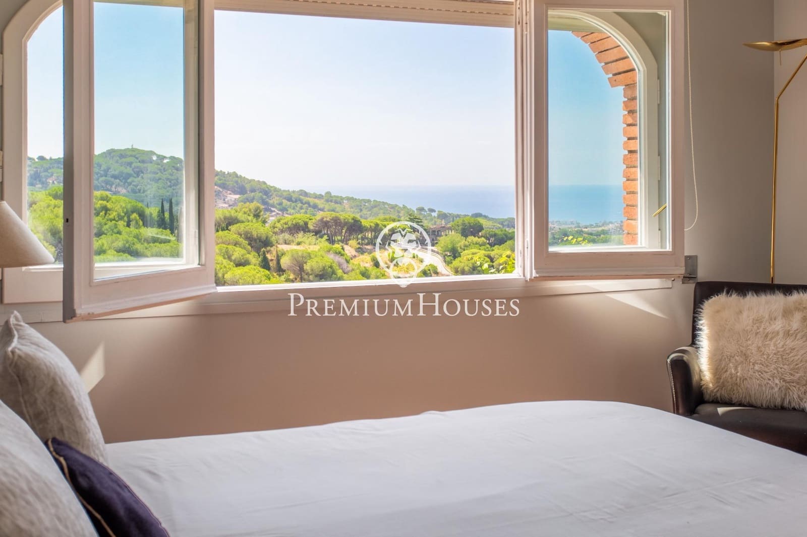 4 bedroom Villa for sale in Alella with pool garage - € 1,190,000 (Ref: 9205089)