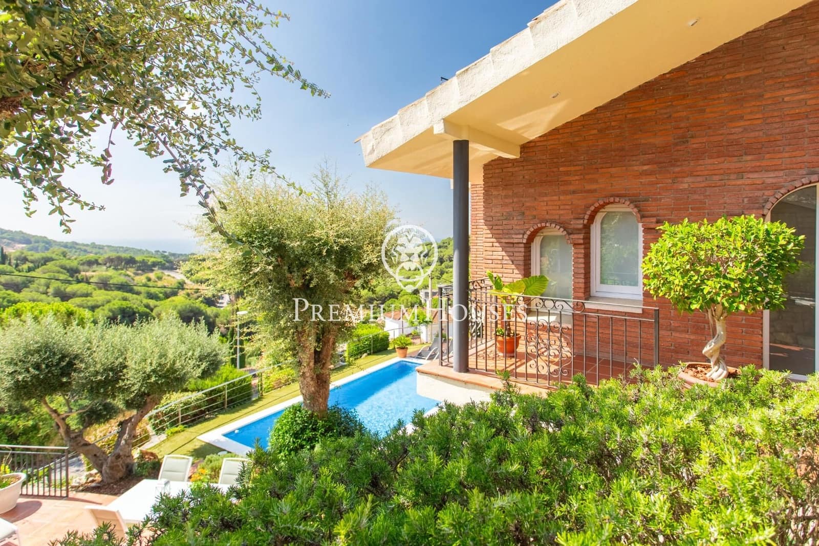 4 slaapkamer Villa te koop in Alella met zwembad garage - € 1.190.000 (Ref: 9205089)