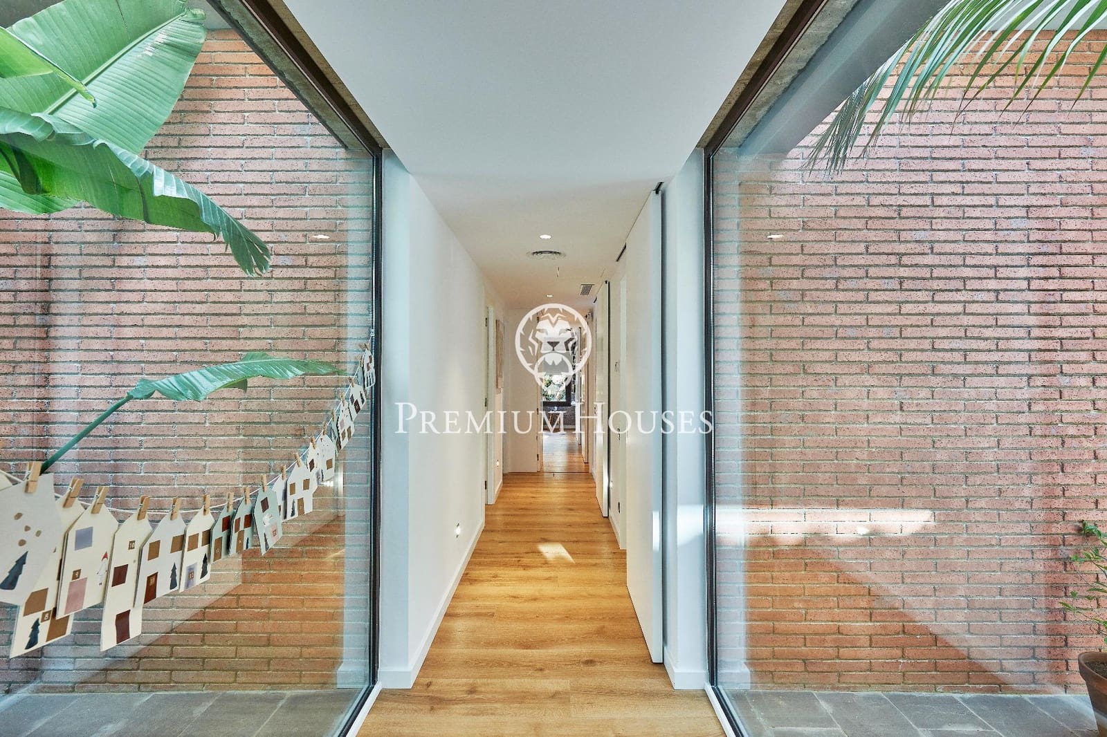 5 makuuhuone Huvila myytävänä paikassa Sant Vicenc de Montalt mukana uima-altaan 
autotalli - 1 395 000 € (Ref: 9205091)