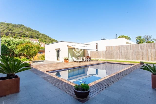 4 soverom Villa til salgs i Vallromanes med svømmebasseng garasje - € 1 260 000 (Ref: 9205096)