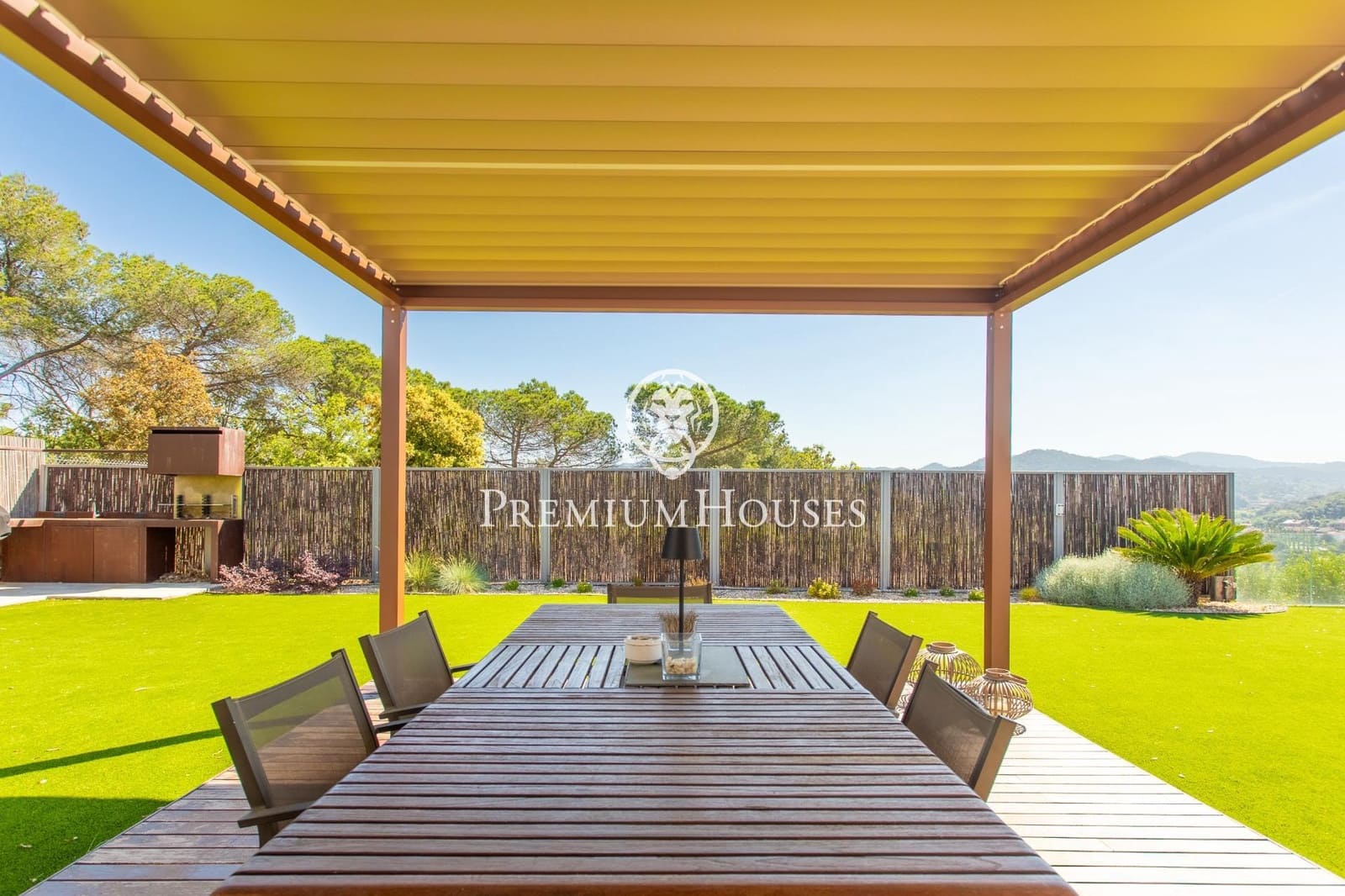 4 soverom Villa til salgs i Vallromanes med svømmebasseng garasje - € 1 260 000 (Ref: 9205096)