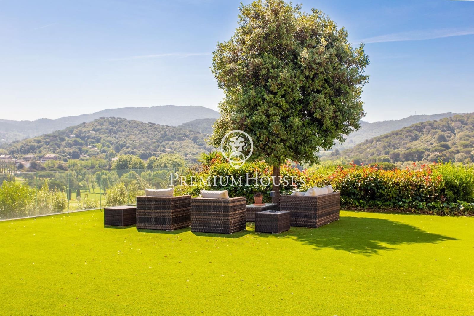 4 soverom Villa til salgs i Vallromanes med svømmebasseng garasje - € 1 260 000 (Ref: 9205096)