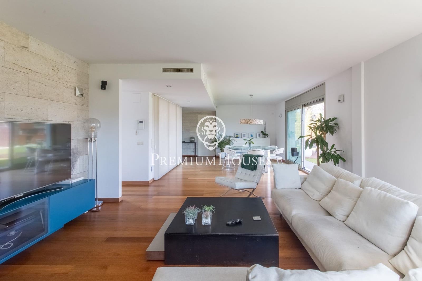 4 soverom Villa til salgs i Vallromanes med svømmebasseng garasje - € 1 260 000 (Ref: 9205096)