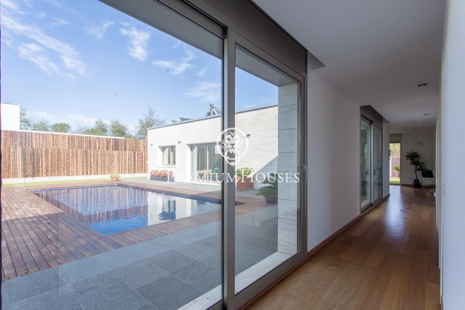 4 soverom Villa til salgs i Vallromanes med svømmebasseng garasje - € 1 260 000 (Ref: 9205096)