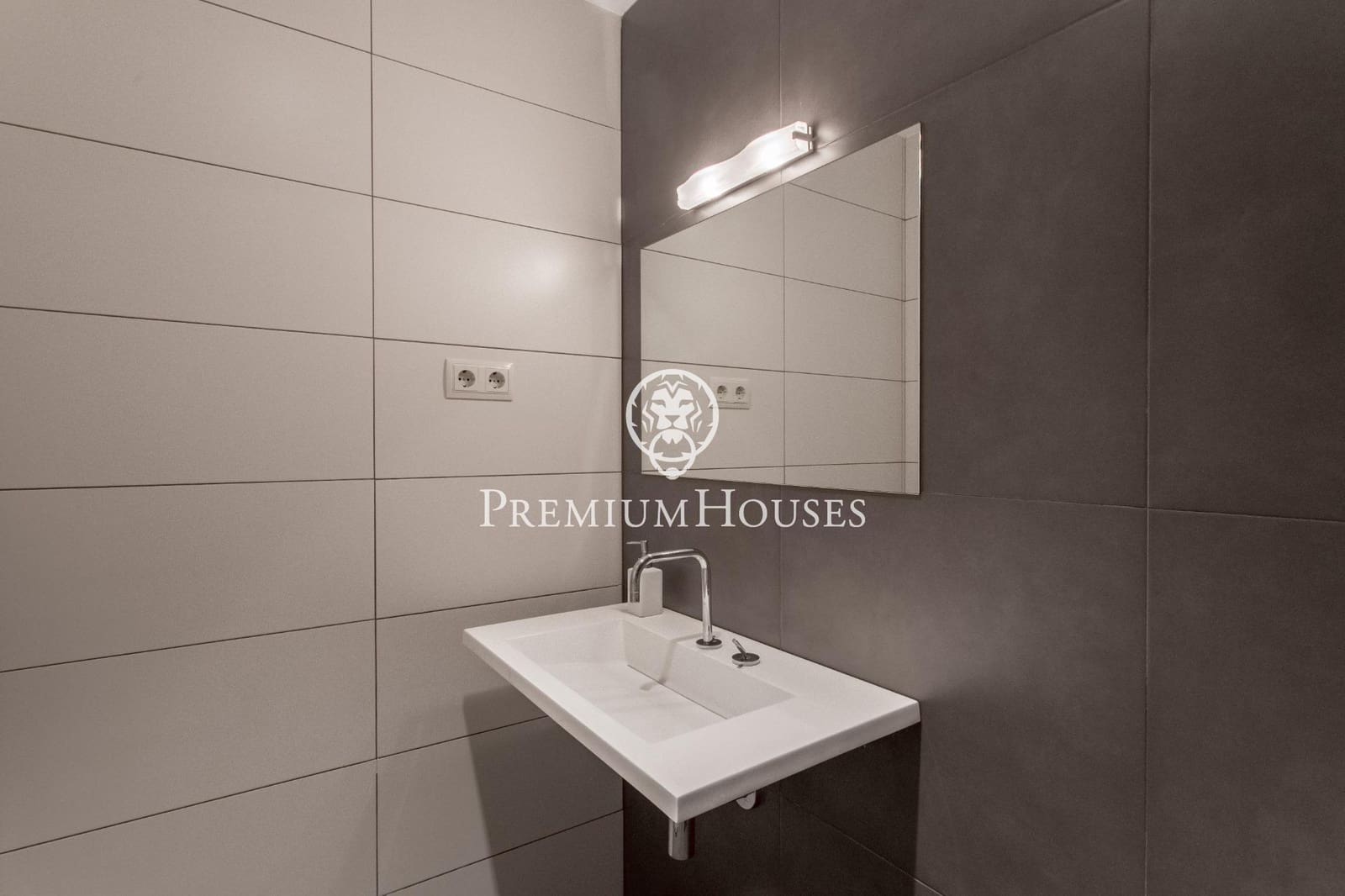 4 soverom Villa til salgs i Vallromanes med svømmebasseng garasje - € 1 260 000 (Ref: 9205096)