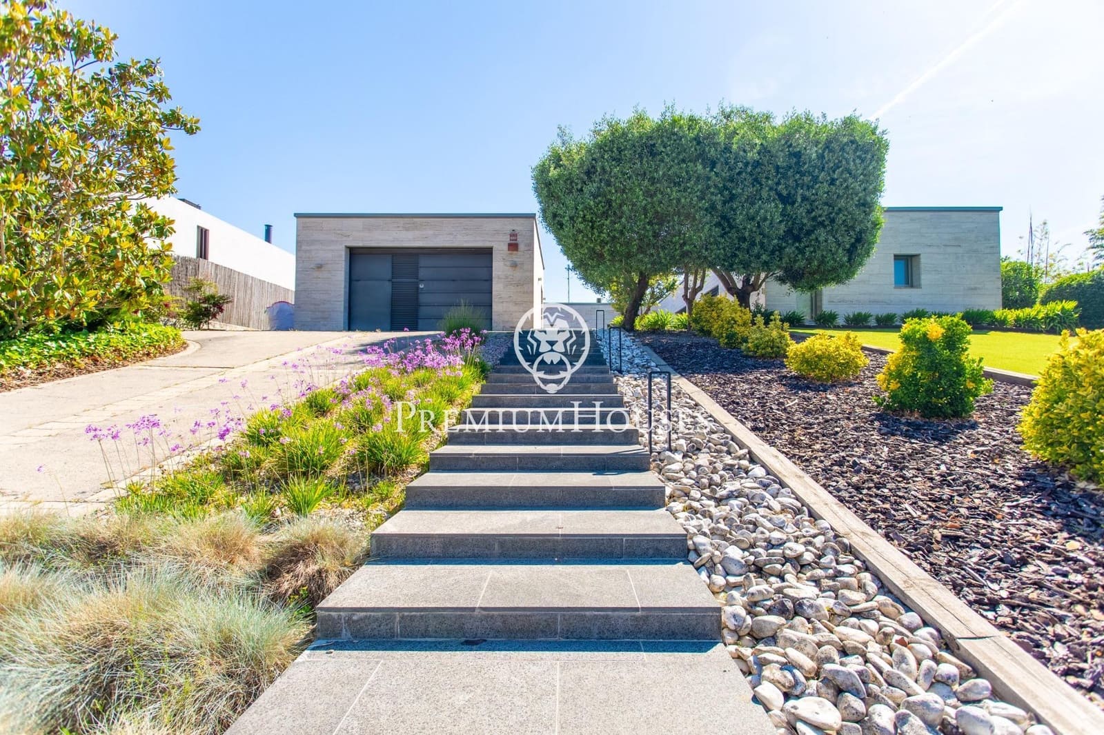 4 soverom Villa til salgs i Vallromanes med svømmebasseng garasje - € 1 260 000 (Ref: 9205096)