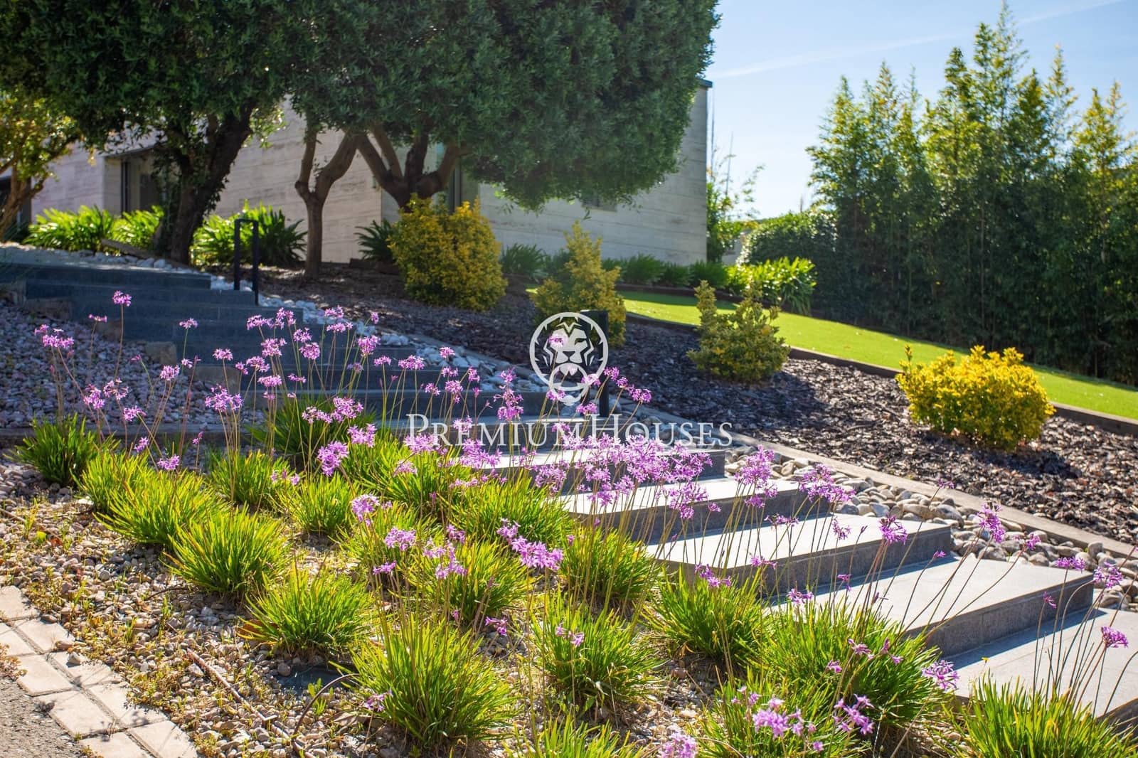 4 soverom Villa til salgs i Vallromanes med svømmebasseng garasje - € 1 260 000 (Ref: 9205096)