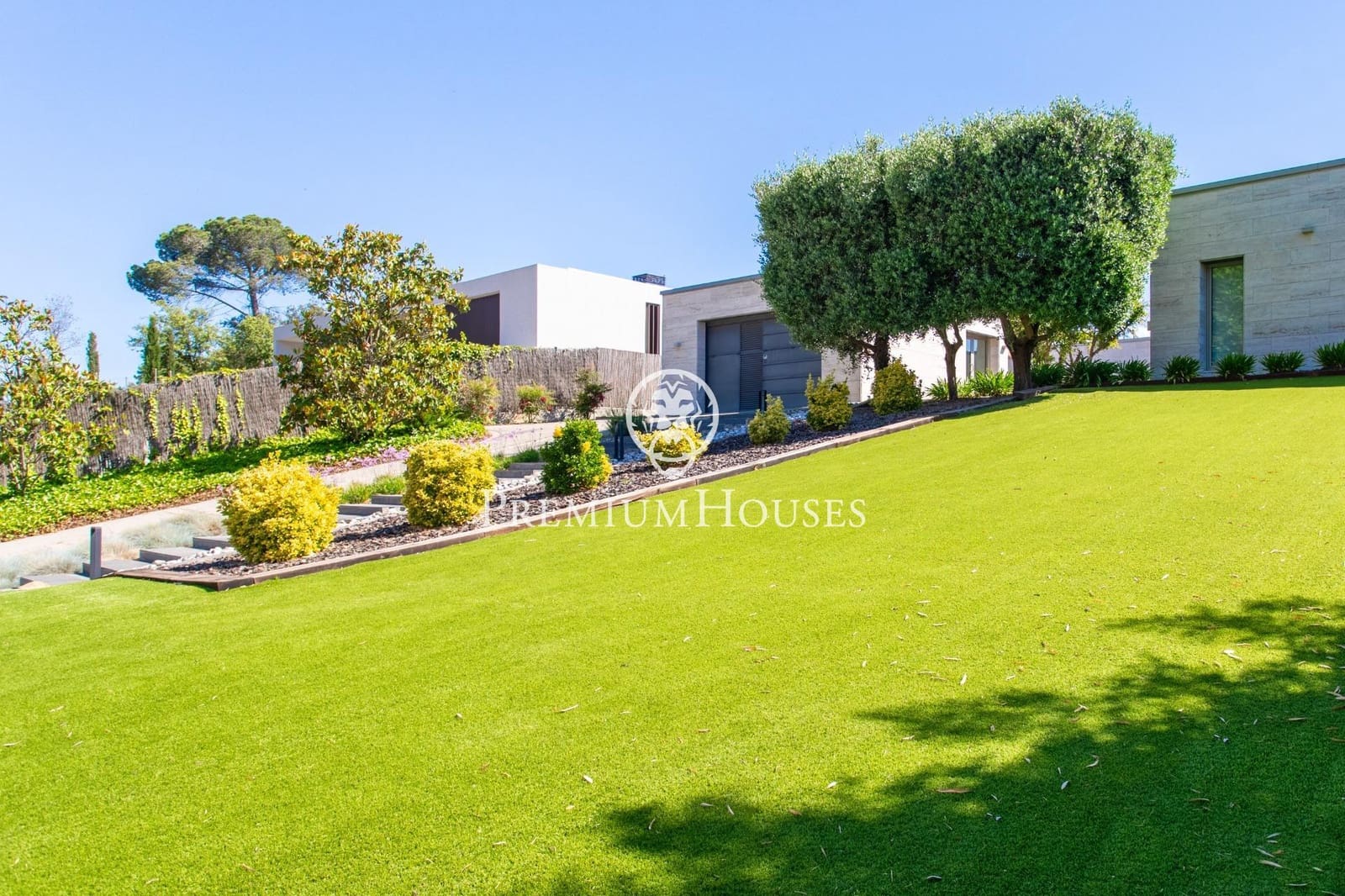 4 soverom Villa til salgs i Vallromanes med svømmebasseng garasje - € 1 260 000 (Ref: 9205096)