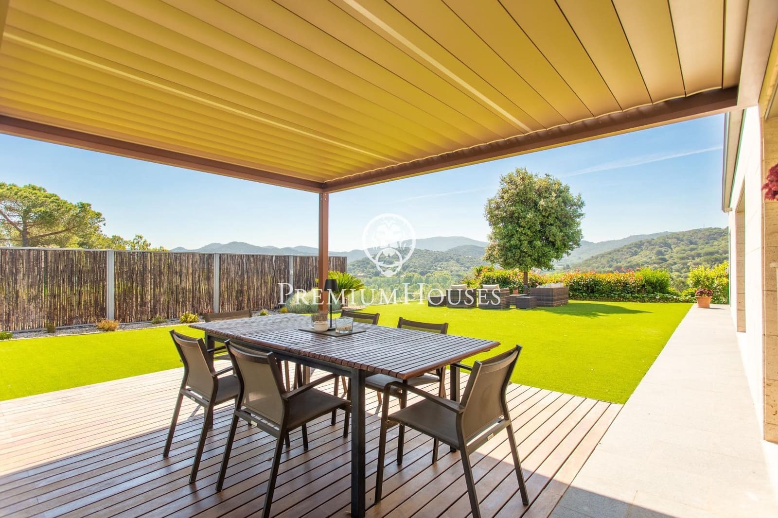 4 soverom Villa til salgs i Vallromanes med svømmebasseng garasje - € 1 260 000 (Ref: 9205096)