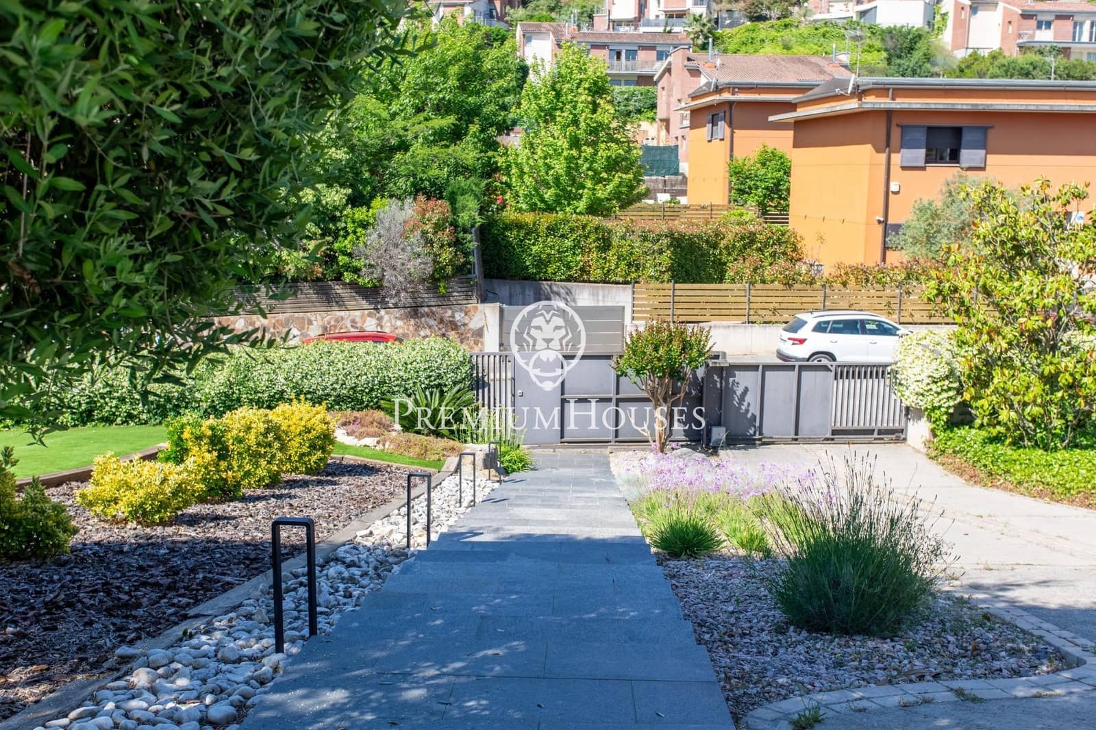 4 soverom Villa til salgs i Vallromanes med svømmebasseng garasje - € 1 260 000 (Ref: 9205096)