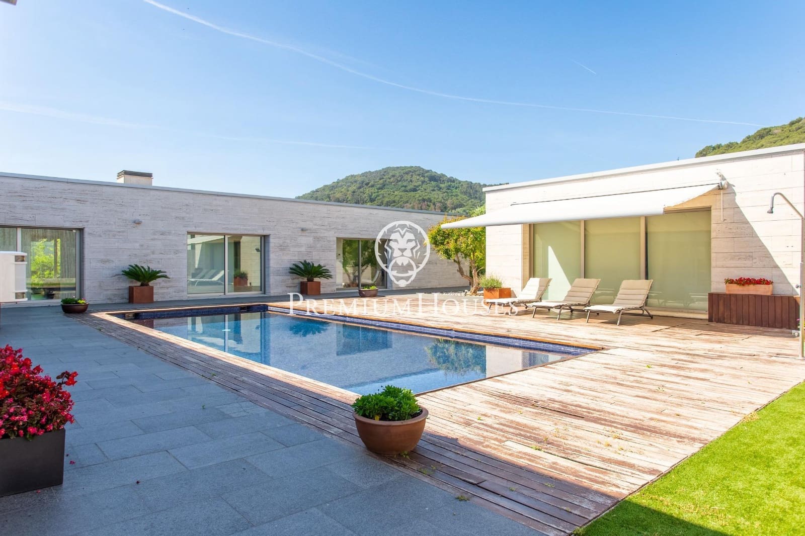 4 sypialnia Willa na sprzedaż w Vallromanes z basenem garażem - 1 260 000 € (Ref: 9205096)