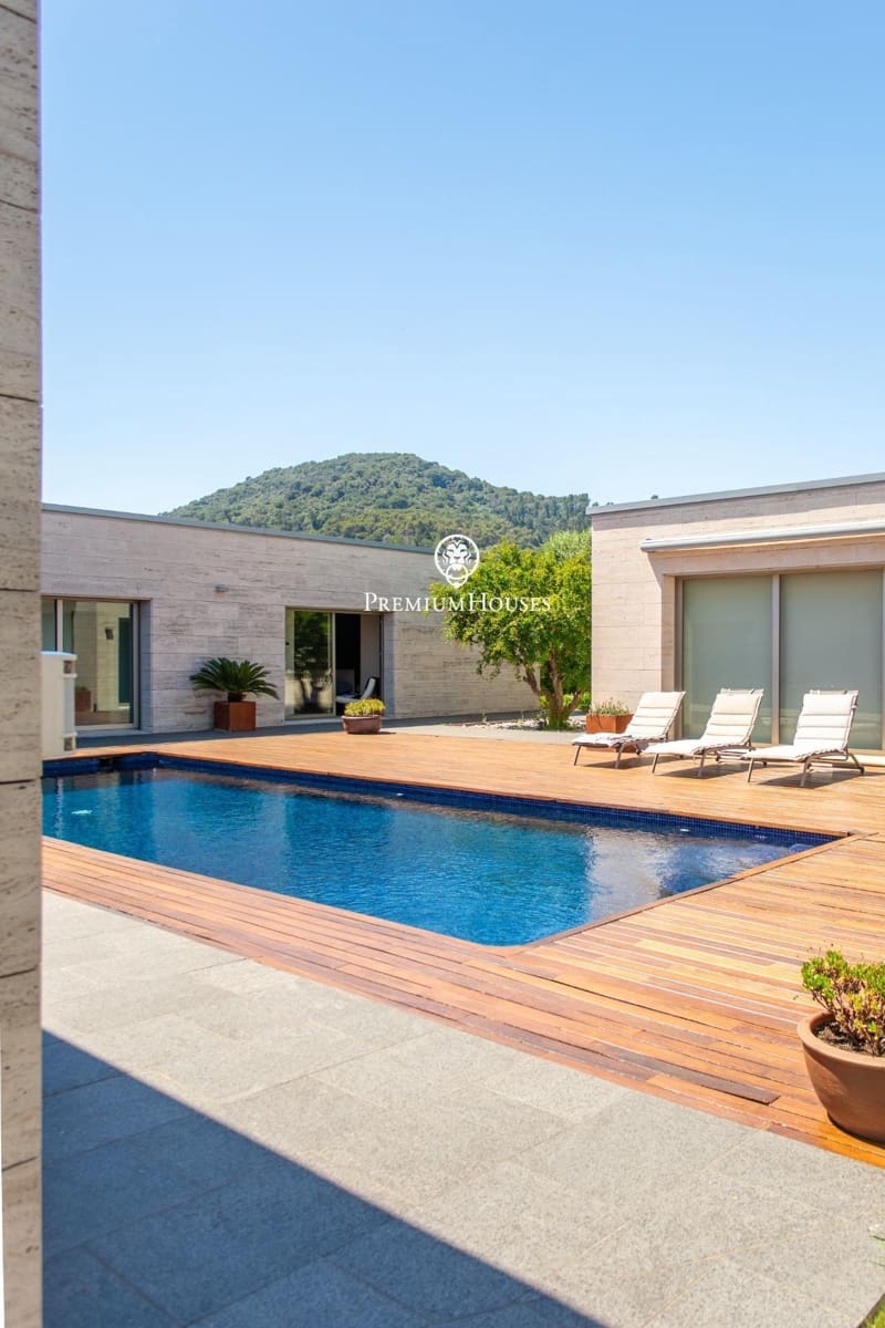 4 bedroom Villa for sale in Vallromanes with pool garage - € 1,260,000 (Ref: 9205096)