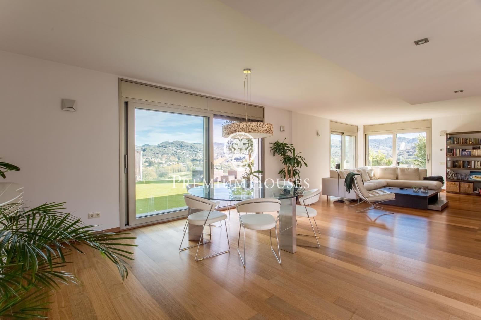 4 bedroom Villa for sale in Vallromanes with pool garage - € 1,260,000 (Ref: 9205096)