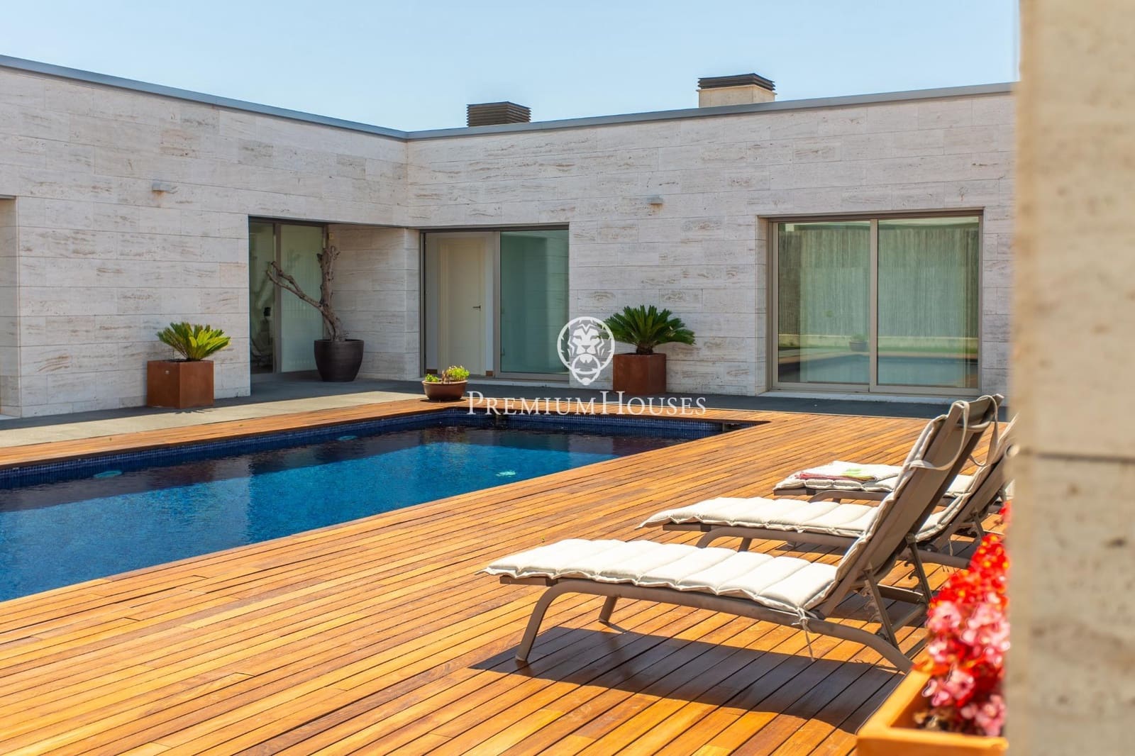 4 bedroom Villa for sale in Vallromanes with pool garage - € 1,260,000 (Ref: 9205096)