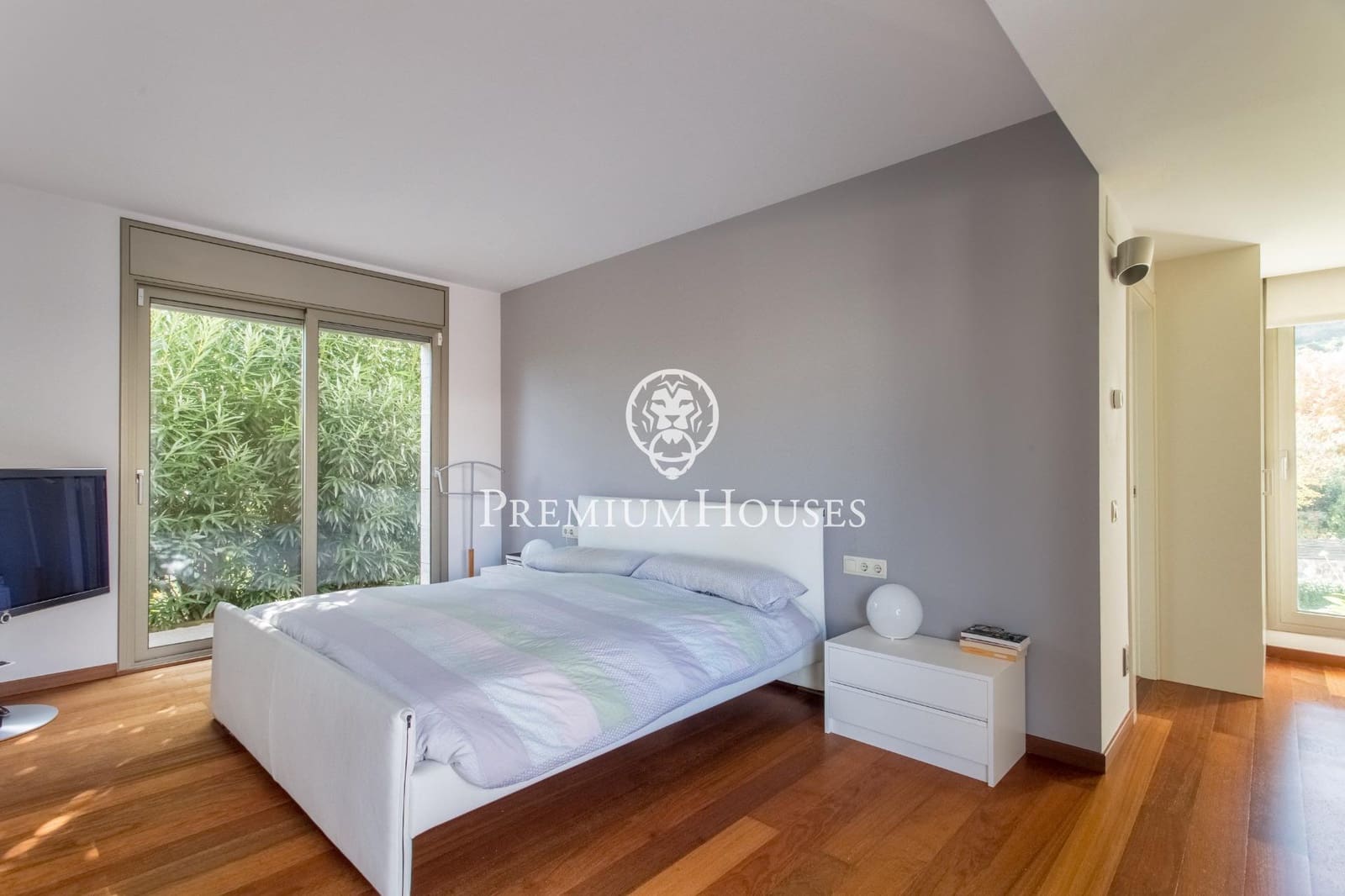 4 bedroom Villa for sale in Vallromanes with pool garage - € 1,260,000 (Ref: 9205096)