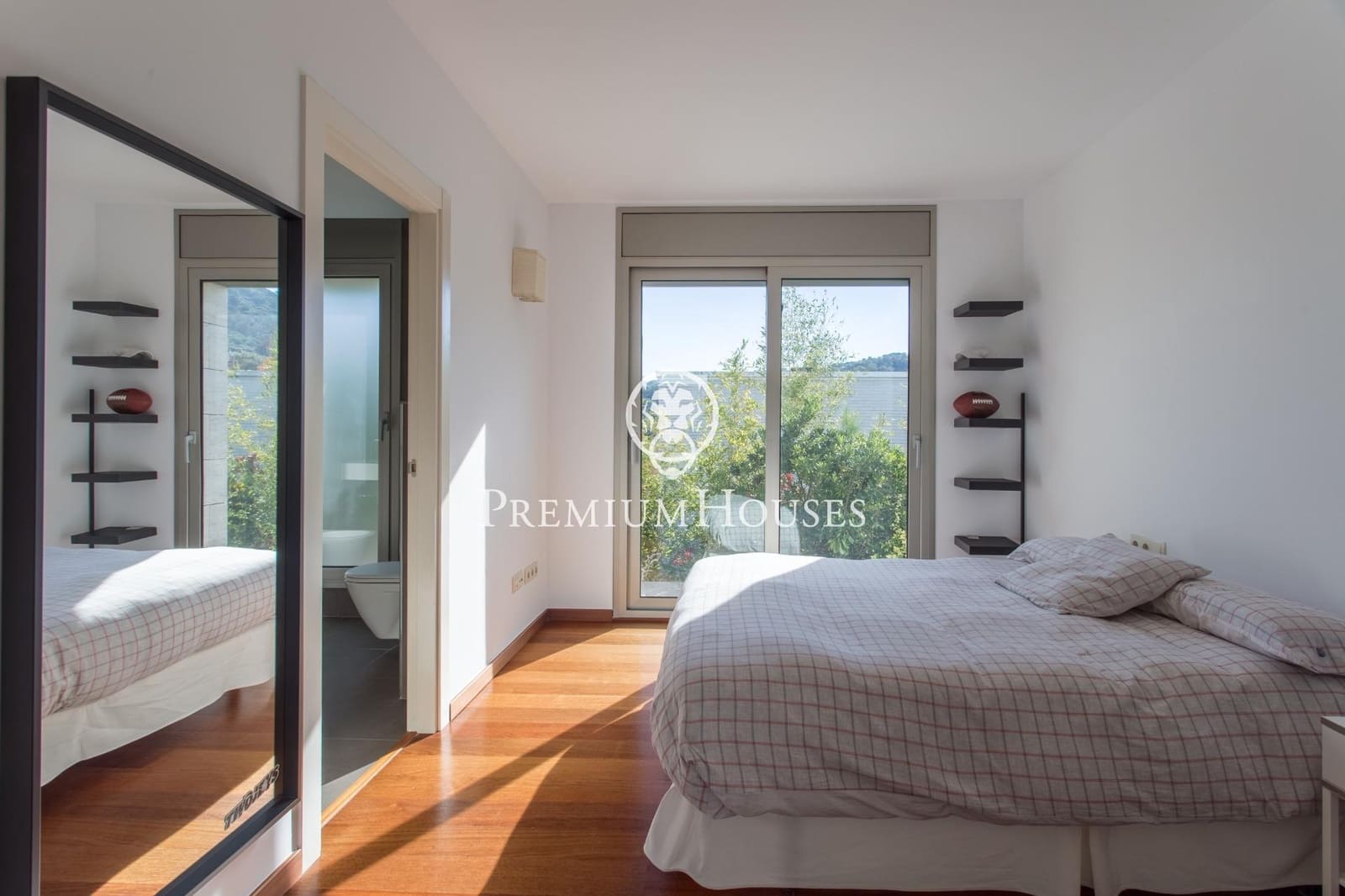 4 bedroom Villa for sale in Vallromanes with pool garage - € 1,260,000 (Ref: 9205096)