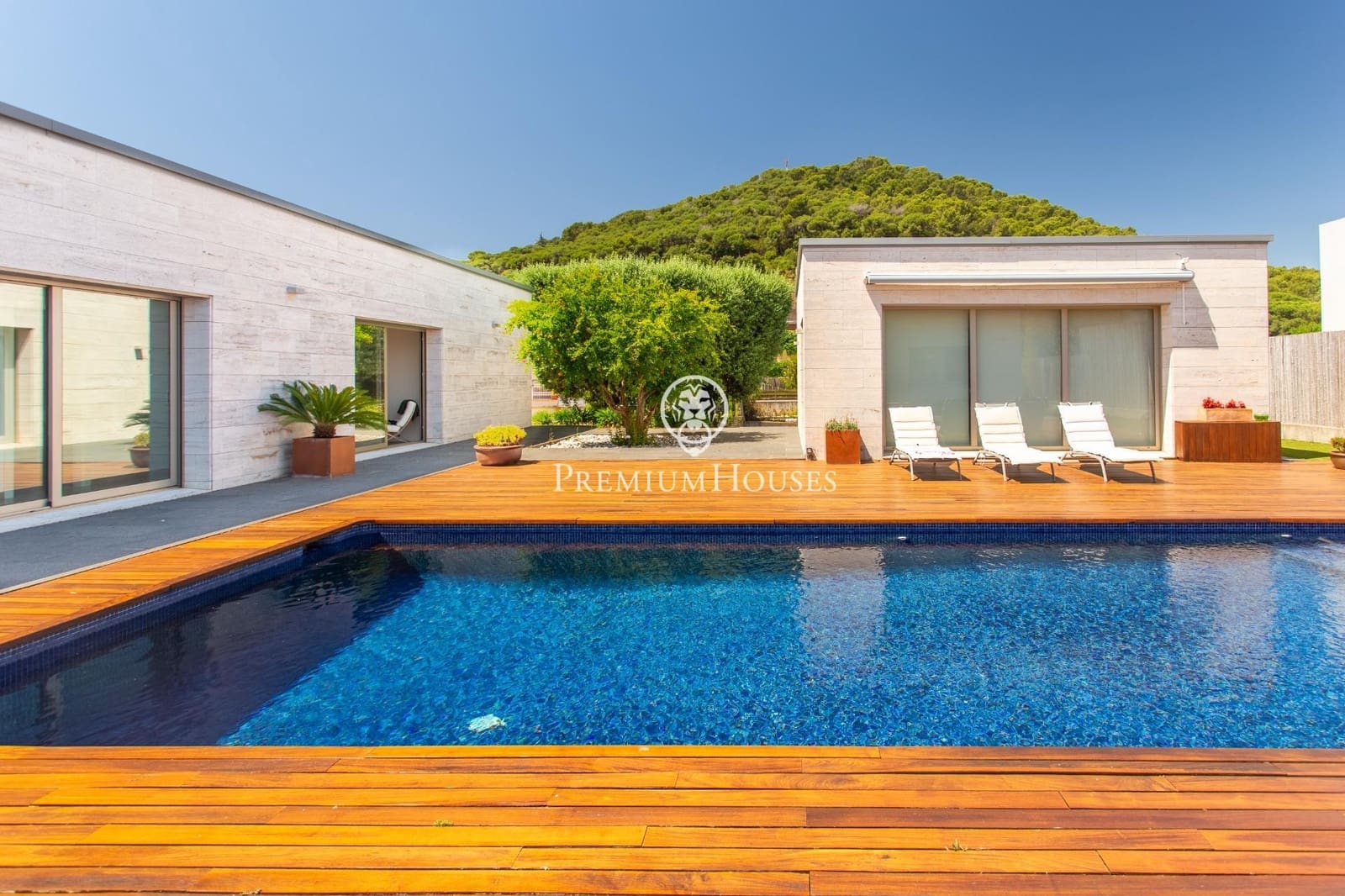 4 bedroom Villa for sale in Vallromanes with pool garage - € 1,260,000 (Ref: 9205096)