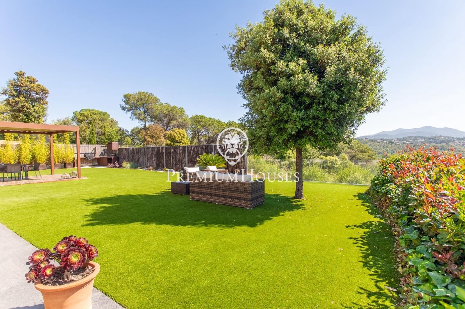 4 bedroom Villa for sale in Vallromanes with pool garage - € 1,260,000 (Ref: 9205096)