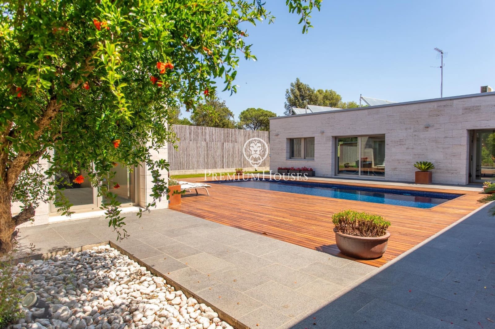 4 bedroom Villa for sale in Vallromanes with pool garage - € 1,260,000 (Ref: 9205096)