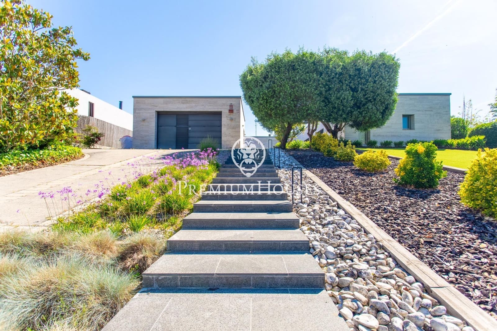 4 bedroom Villa for sale in Vallromanes with pool garage - € 1,260,000 (Ref: 9205096)