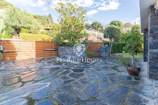 5 bedroom Villa for sale in Cabrils with pool garage - € 1,290,000 (Ref: 9205097)