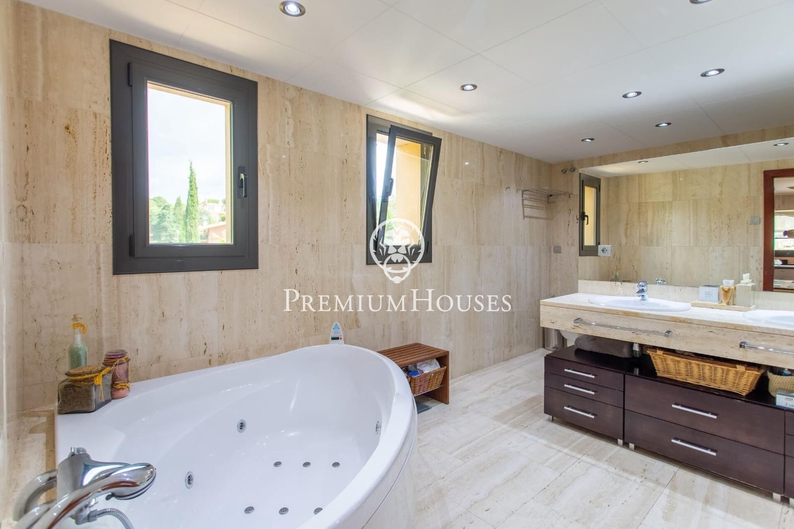 6 soverom Villa til salgs i Sant Vicenc de Montalt med svømmebasseng garasje - € 1 600 000 (Ref: 9205100)