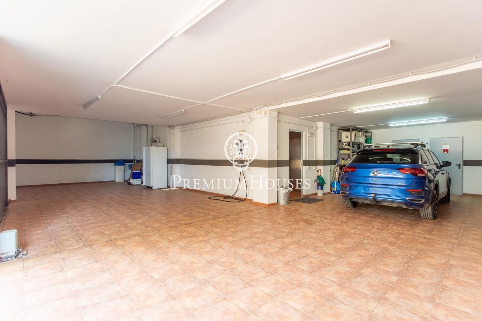 6 makuuhuone Huvila myytävänä paikassa Sant Vicenc de Montalt mukana uima-altaan 
autotalli - 1 410 000 € (Ref: 9205100)