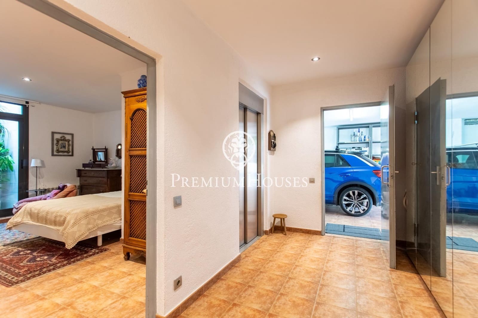 6 makuuhuone Huvila myytävänä paikassa Sant Vicenc de Montalt mukana uima-altaan 
autotalli - 1 410 000 € (Ref: 9205100)