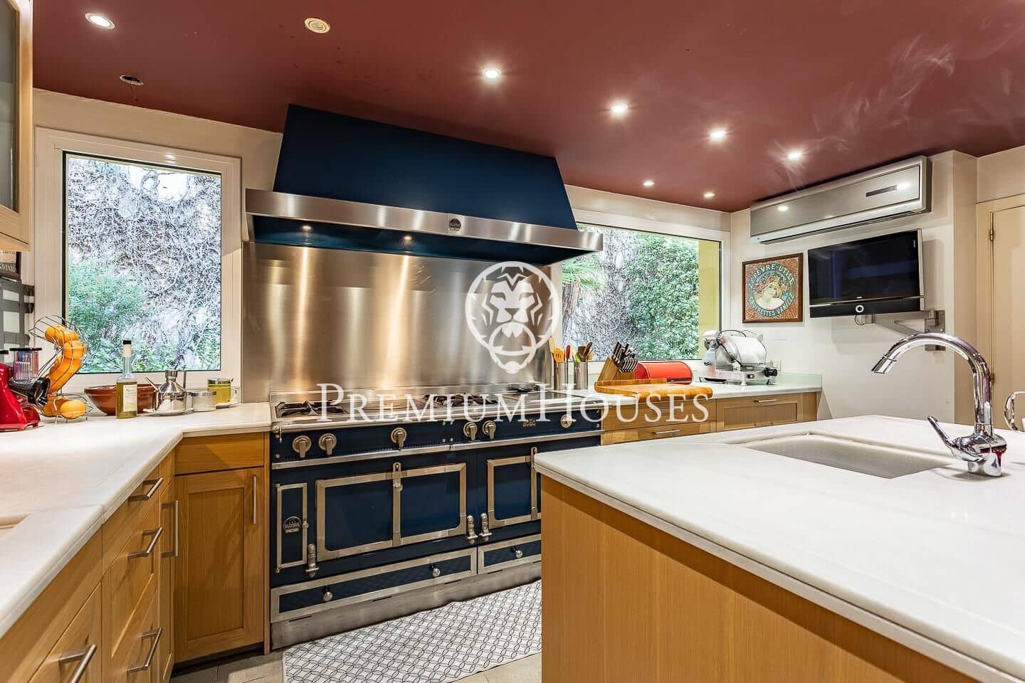 6 soverom Villa til salgs i Badalona med svømmebasseng garasje - € 1 600 000 (Ref: 9205101)