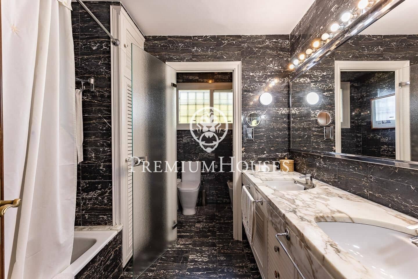 6 soverom Villa til salgs i Badalona med svømmebasseng garasje - € 1 600 000 (Ref: 9205101)