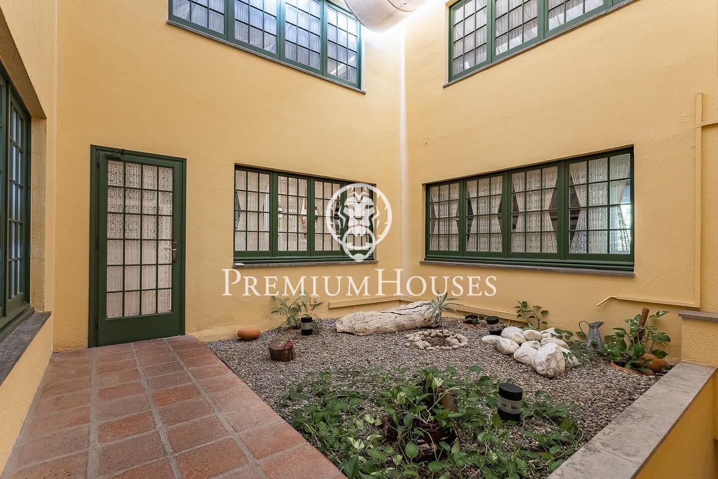 6 soverom Villa til salgs i Badalona med svømmebasseng garasje - € 1 600 000 (Ref: 9205101)