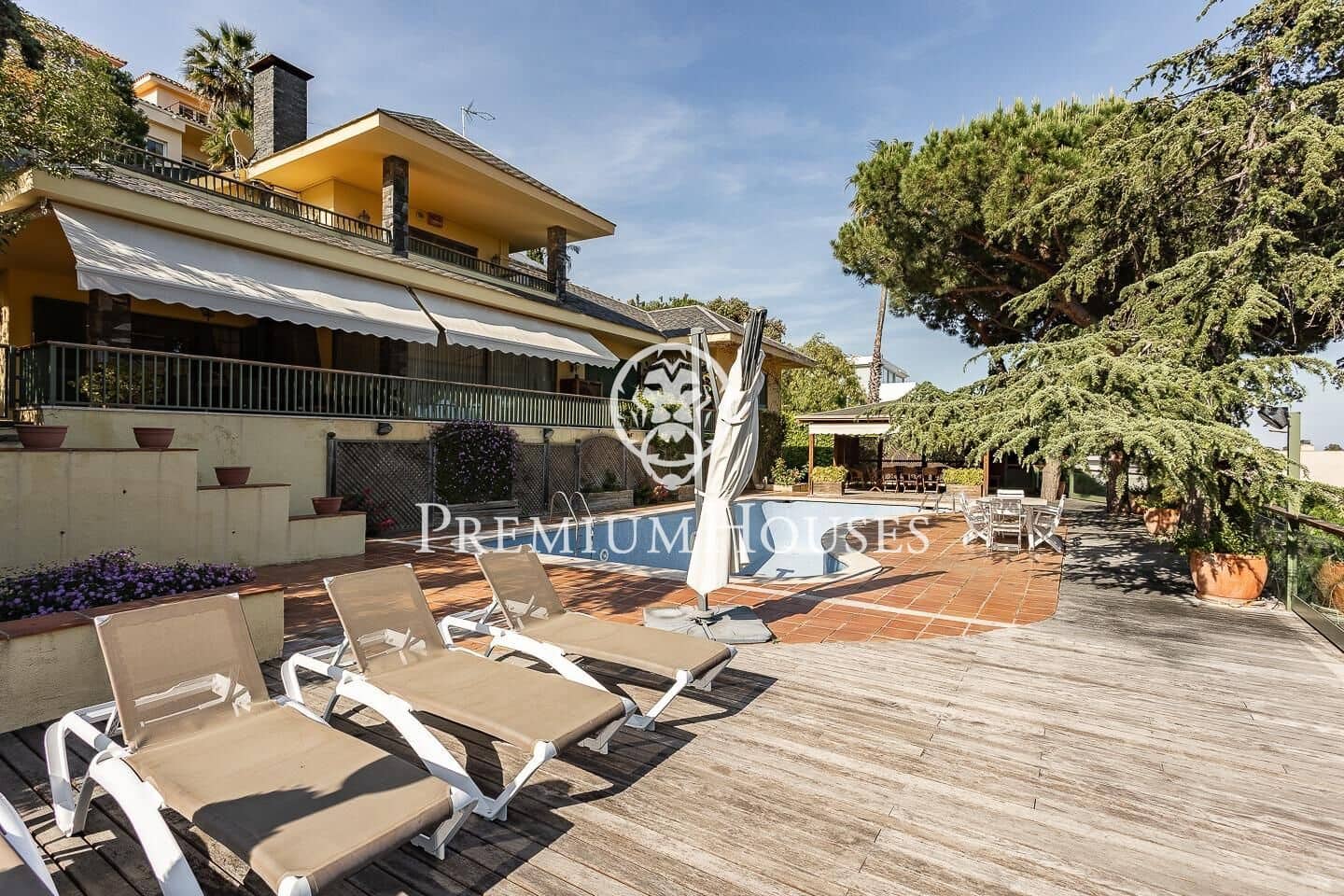 6 soverom Villa til salgs i Badalona med svømmebasseng garasje - € 1 600 000 (Ref: 9205101)